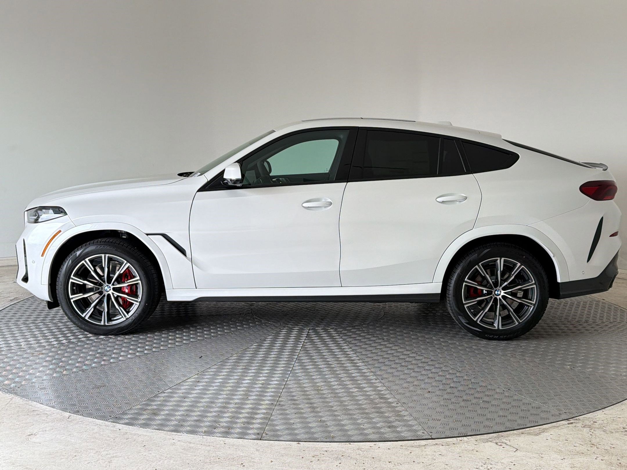 New 2026 BMW X6 xDrive40i w/ Premium Package image 2