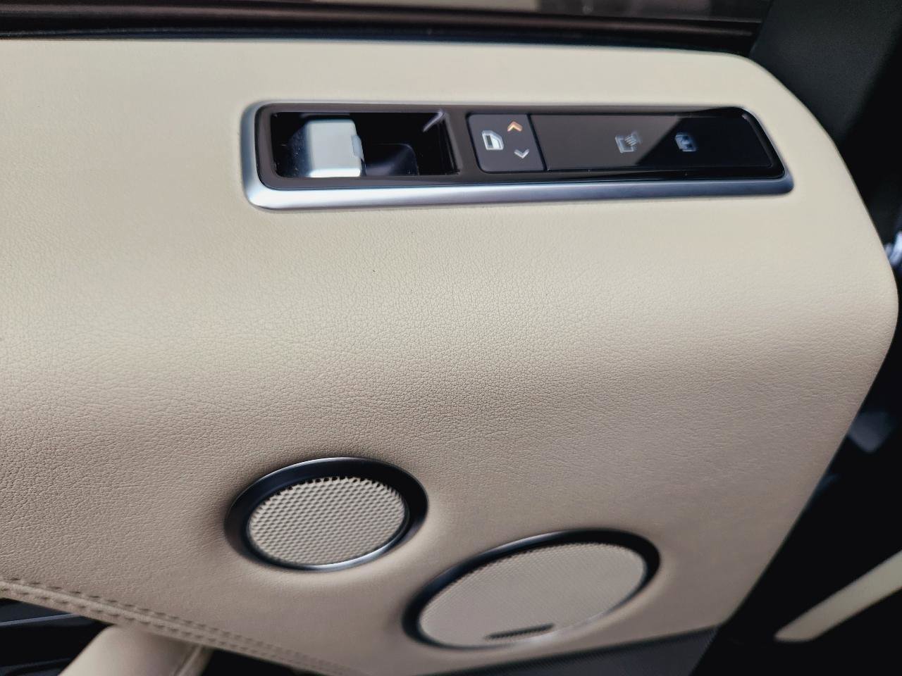 Used 2020 Land Rover Range Rover HSE image 33