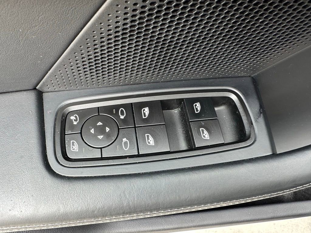 Used 2025 Porsche Taycan image 20