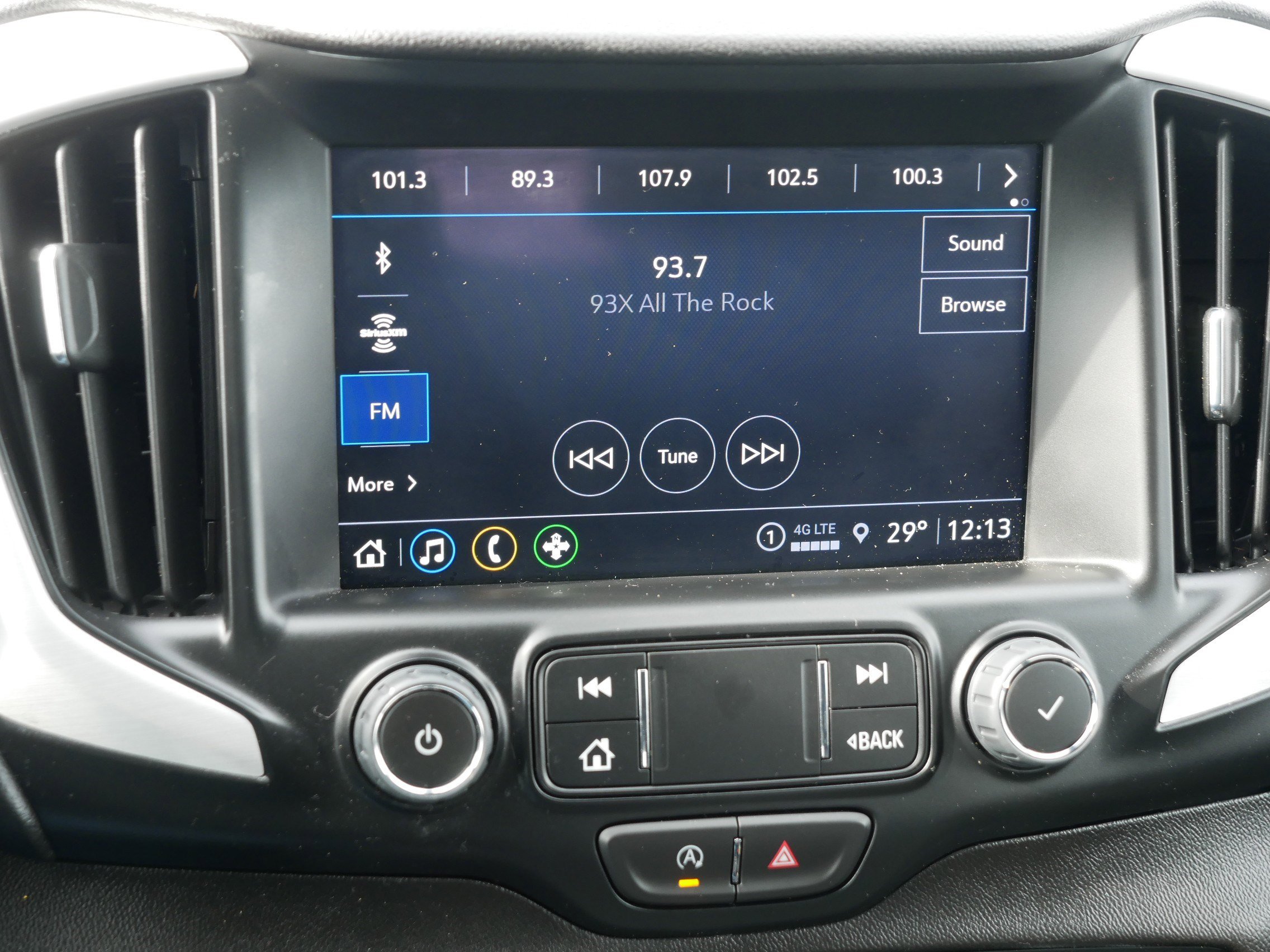 Used 2024 GMC Terrain SLT image 22