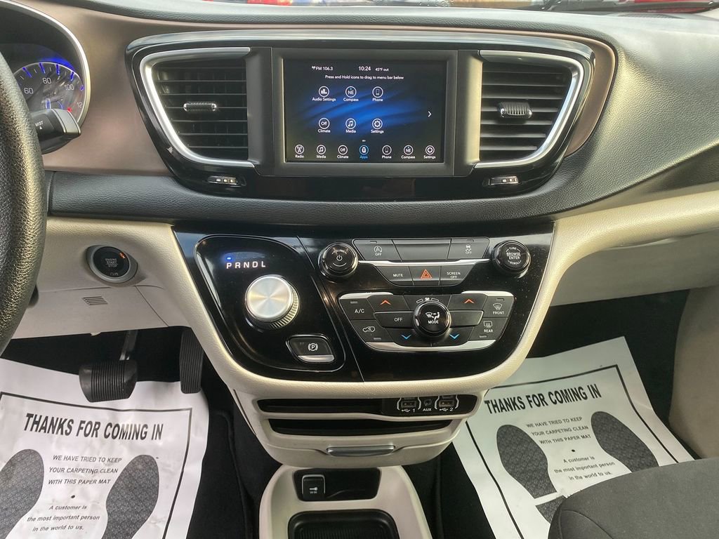 Used 2021 Chrysler Voyager LX image 20