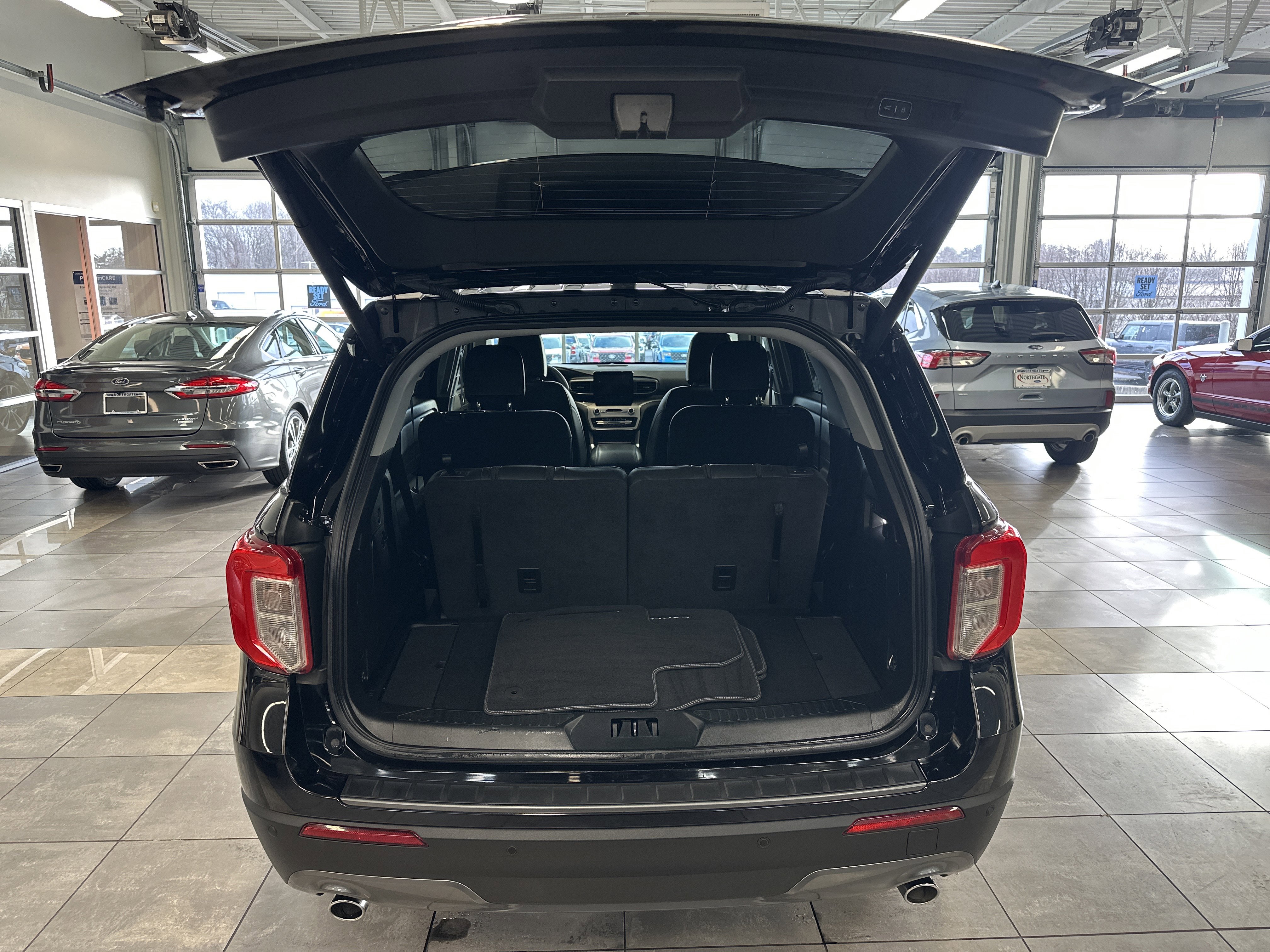 Used 2023 Ford Explorer XLT w/ Equipment Group 202A image 28