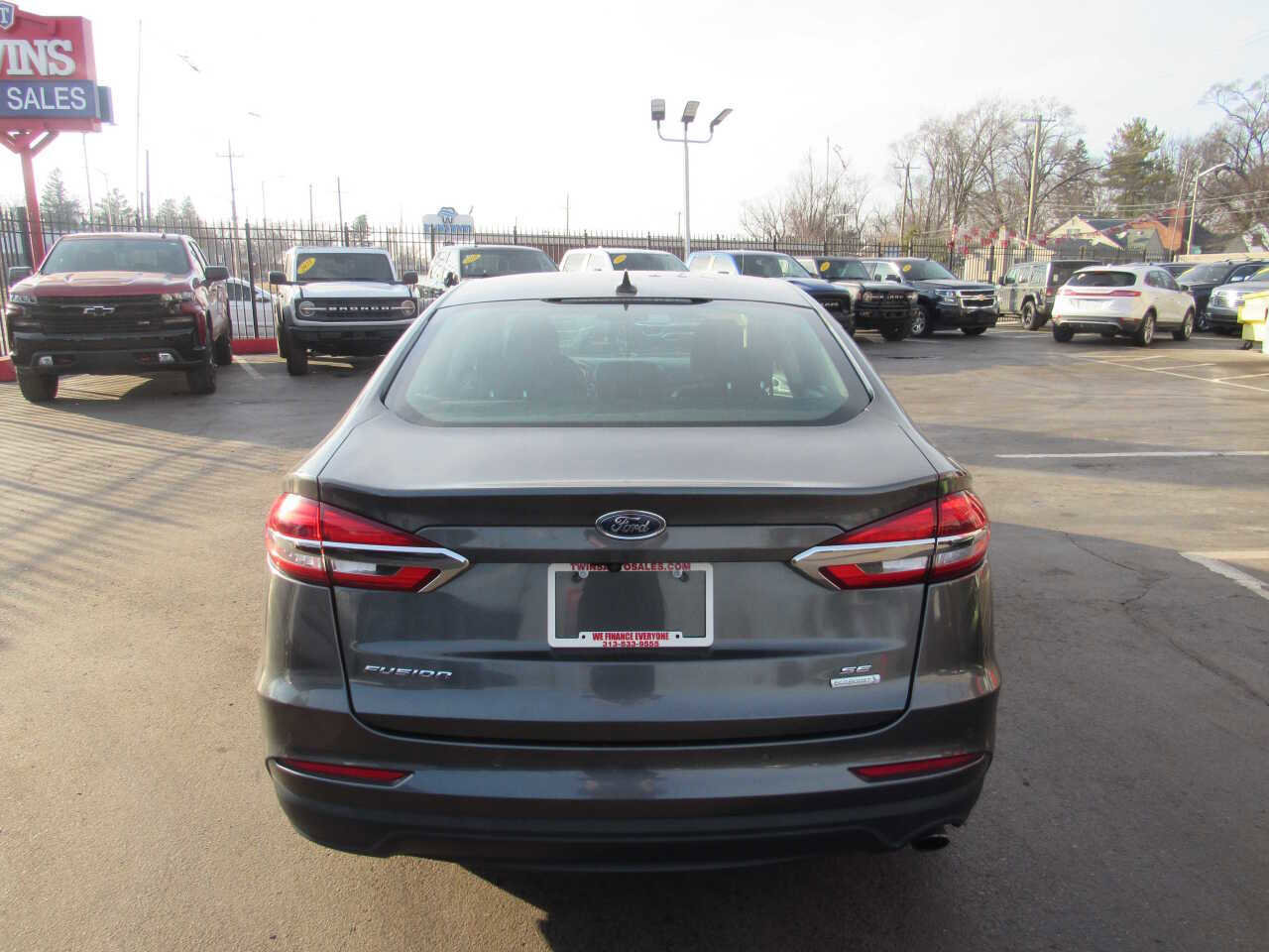 Used 2020 Ford Fusion SE FWD image 6