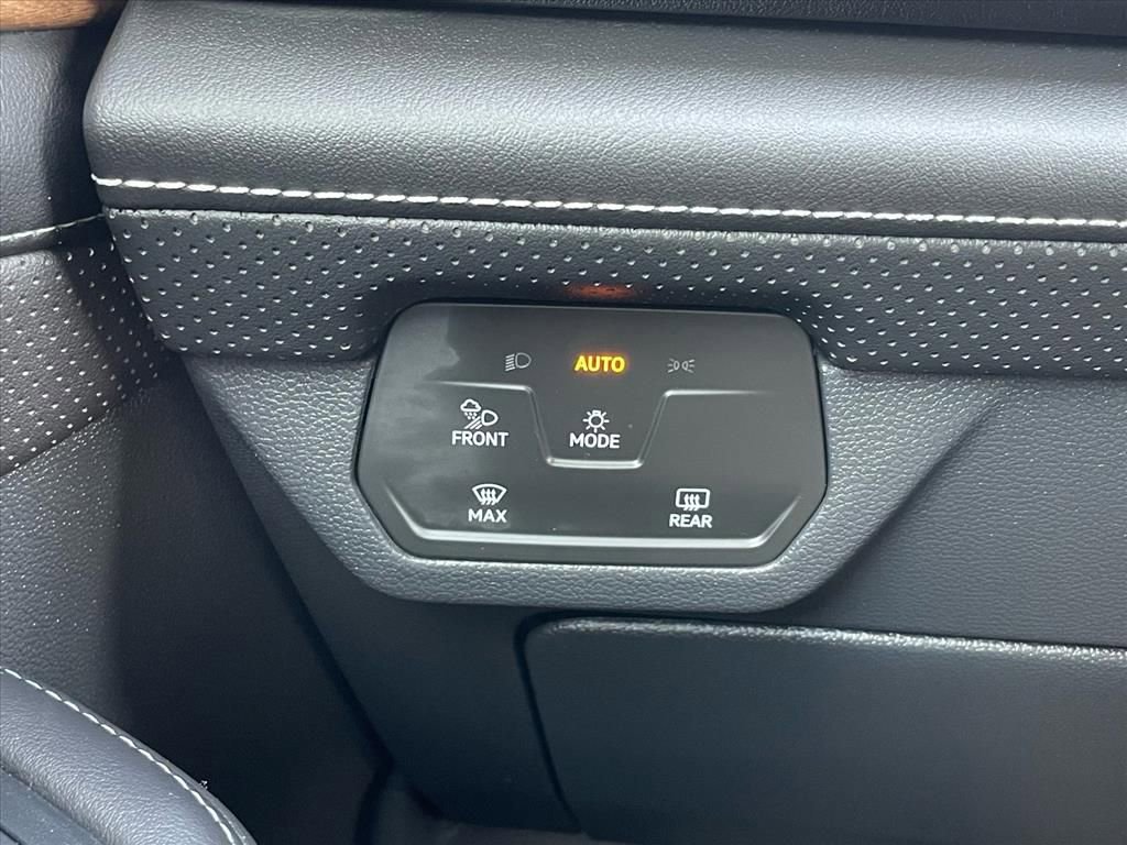 Certified 2025 Volkswagen Atlas SE image 15