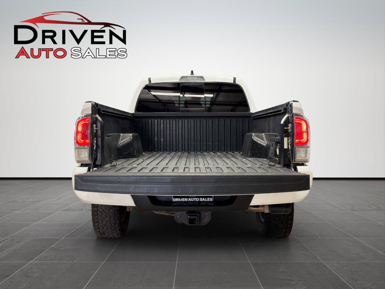 Used 2021 Toyota Tacoma TRD Off-Road w/ Technology Package AWD/4WD image 6