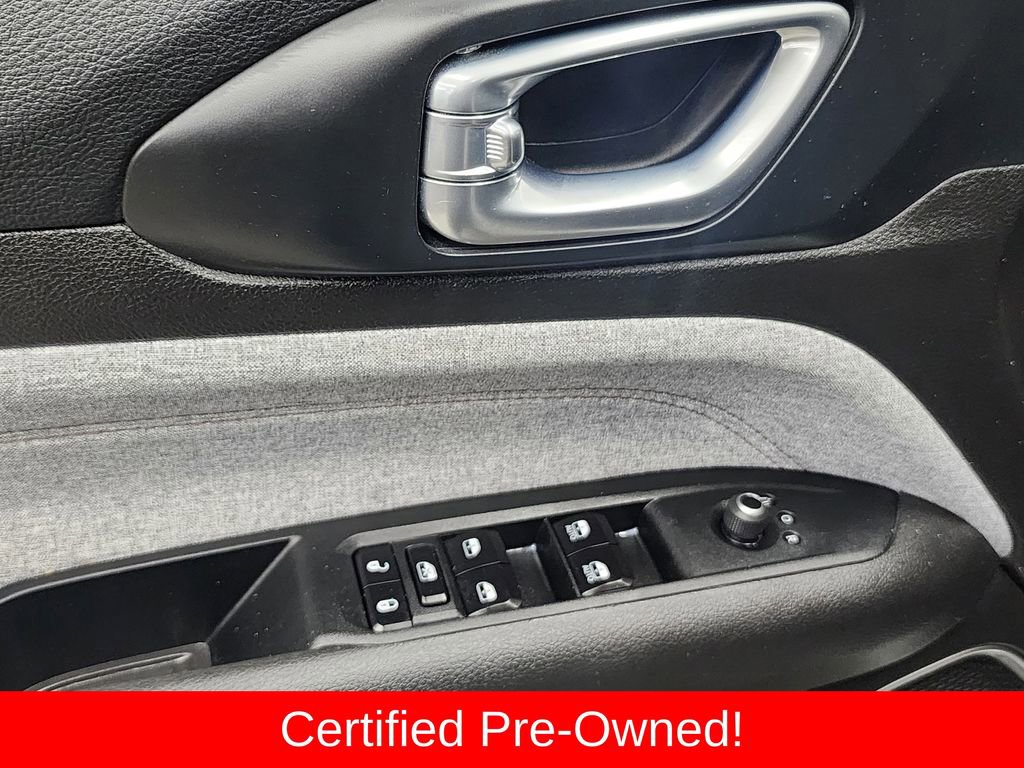 Used 2024 Jeep Compass Latitude image 10