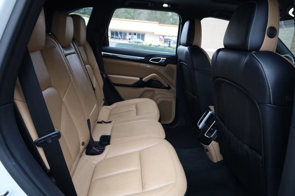 Used 2016 Porsche Cayenne image 21