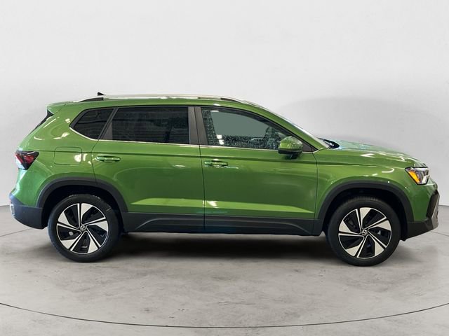 New 2026 Volkswagen Taos SE image 7