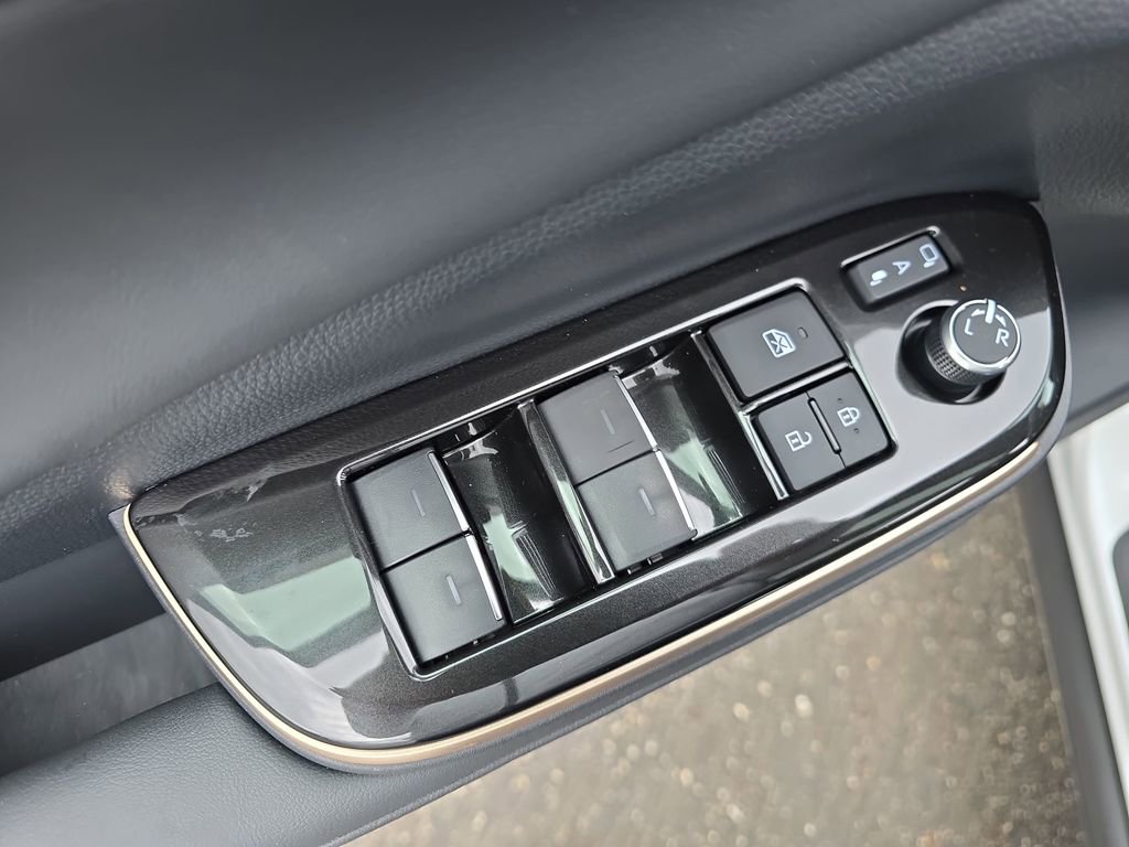 Used 2026 Toyota Crown Platinum AWD/4WD image 30