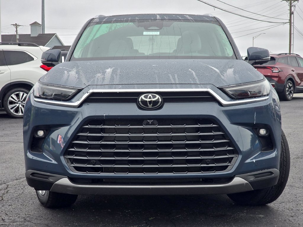Used 2026 Toyota Grand Highlander AWD image 3