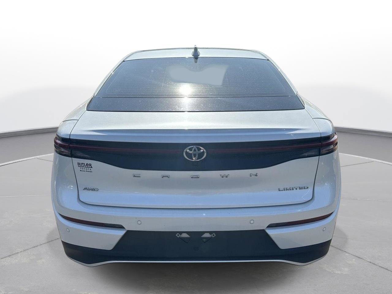 Used 2023 Toyota Crown Limited image 7