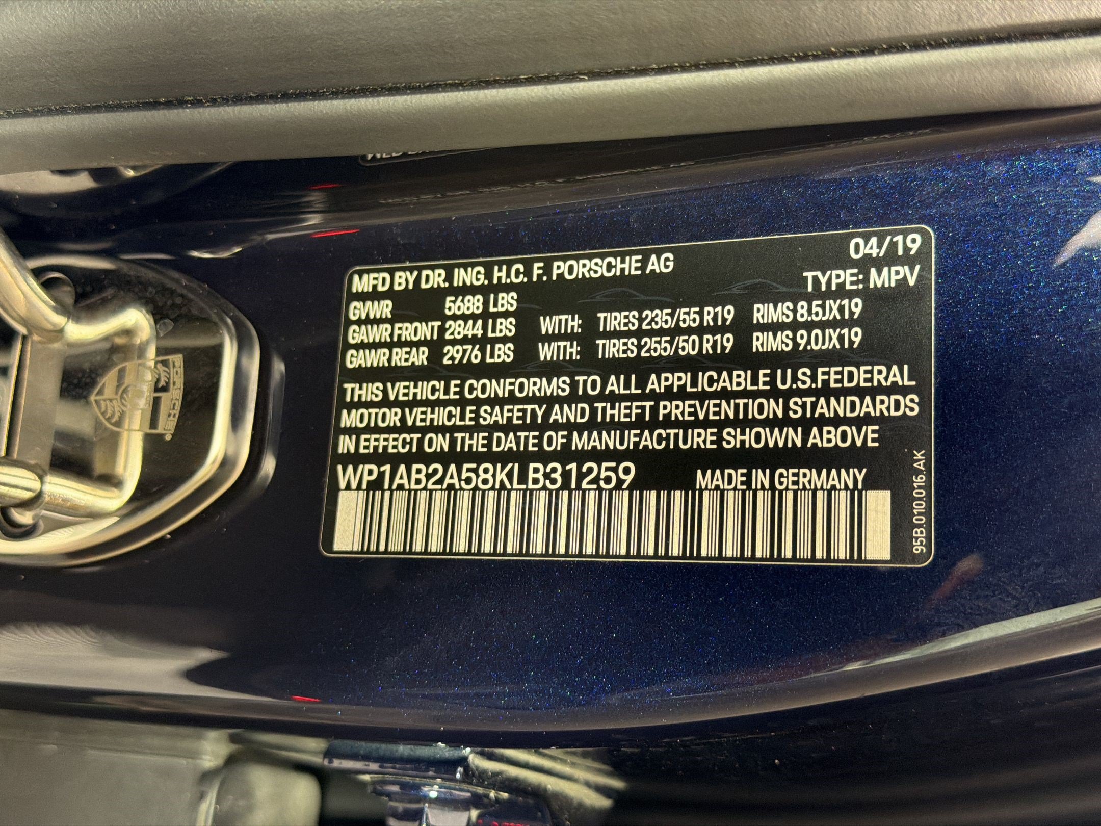 Certified 2019 Porsche Macan S AWD/4WD image 21