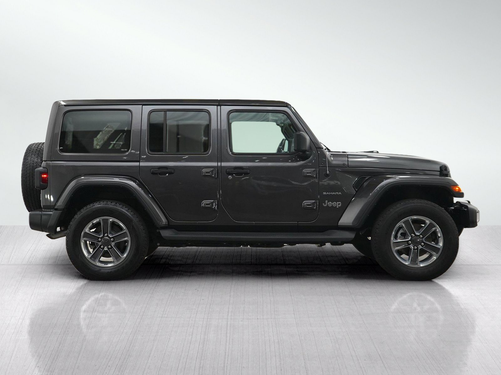 Used 2022 Jeep Wrangler Unlimited Sahara w/ Cold Weather Group AWD/4WD image 6