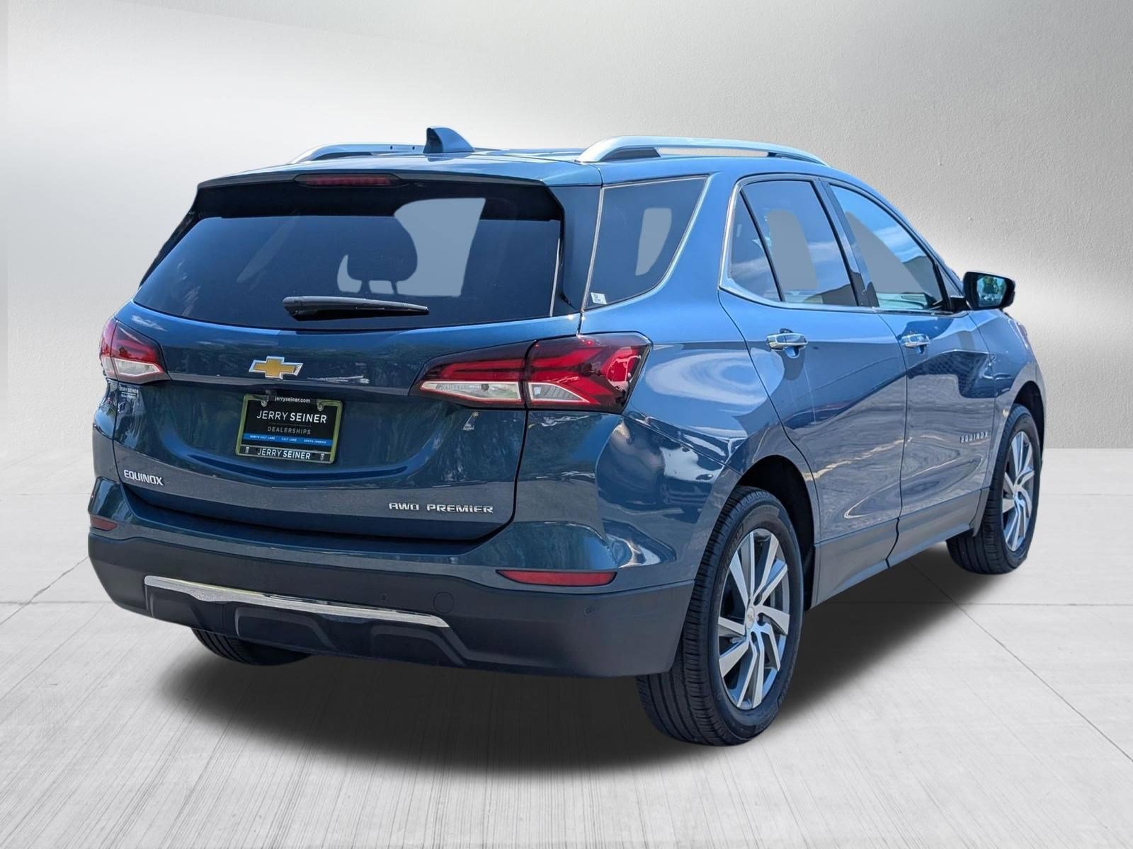 Used 2024 Chevrolet Equinox Premier AWD/4WD image 5