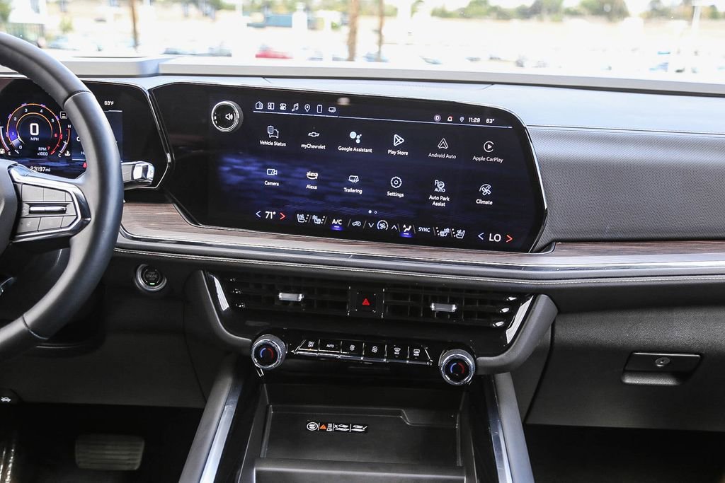 Used 2025 Chevrolet Suburban Premier image 14