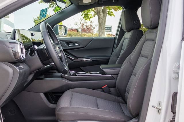 Used 2025 Chevrolet Equinox LT AWD/4WD image 6