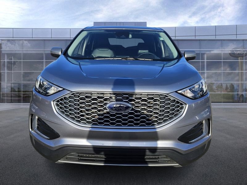 Used 2023 Ford Edge SEL image 3