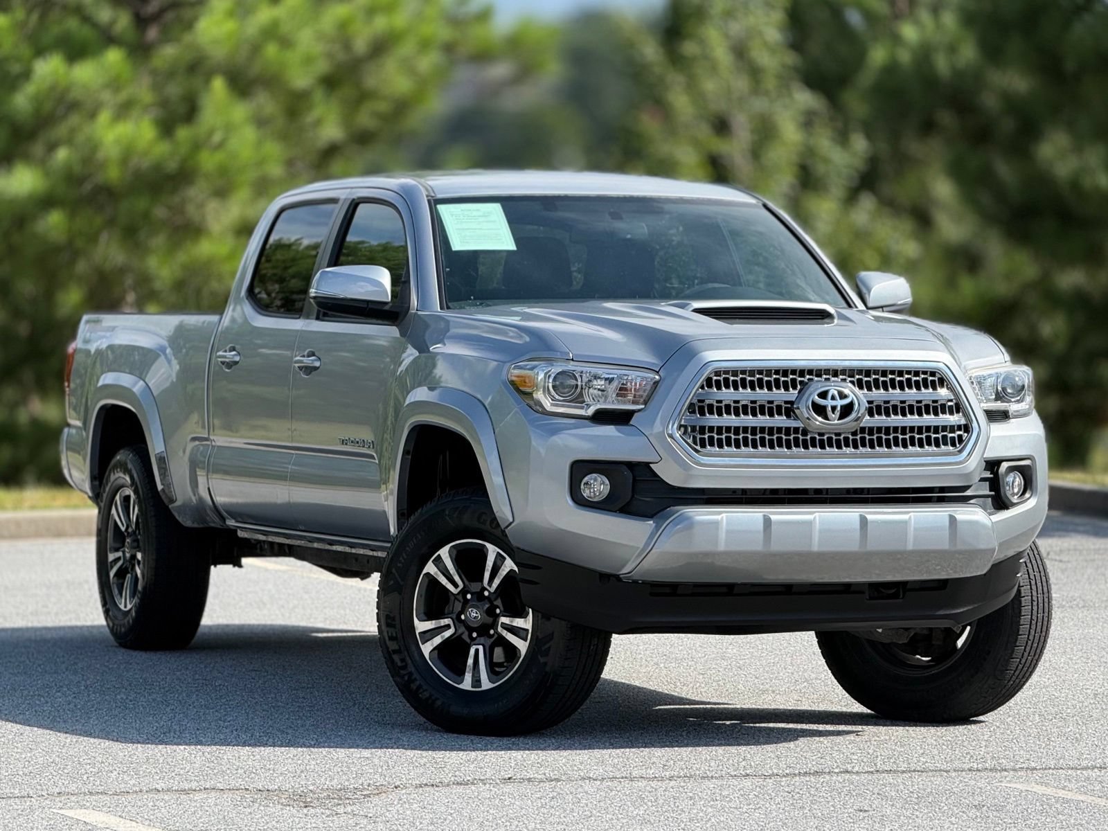 Used 2017 Toyota Tacoma TRD Sport w/ Tow Package RWD image 13