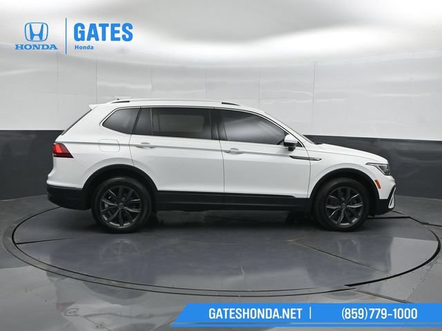 Used 2022 Volkswagen Tiguan SE FWD image 3
