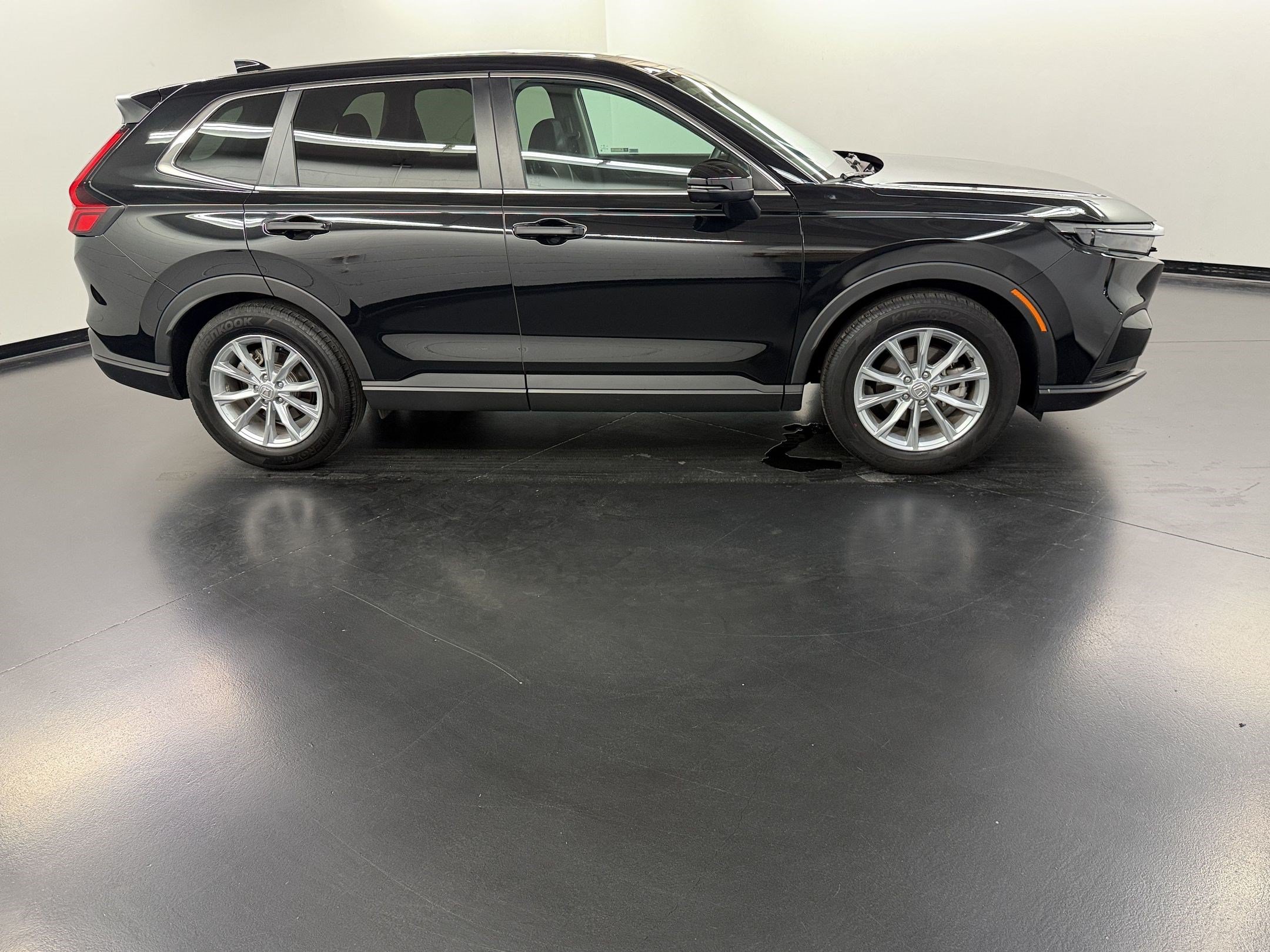 Used 2025 Honda CR-V EX image 8