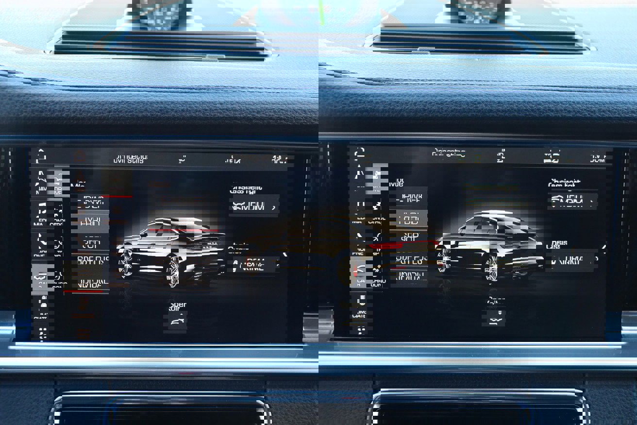 Used 2018 Porsche Panamera 4 w/ Premium Package Plus image 36