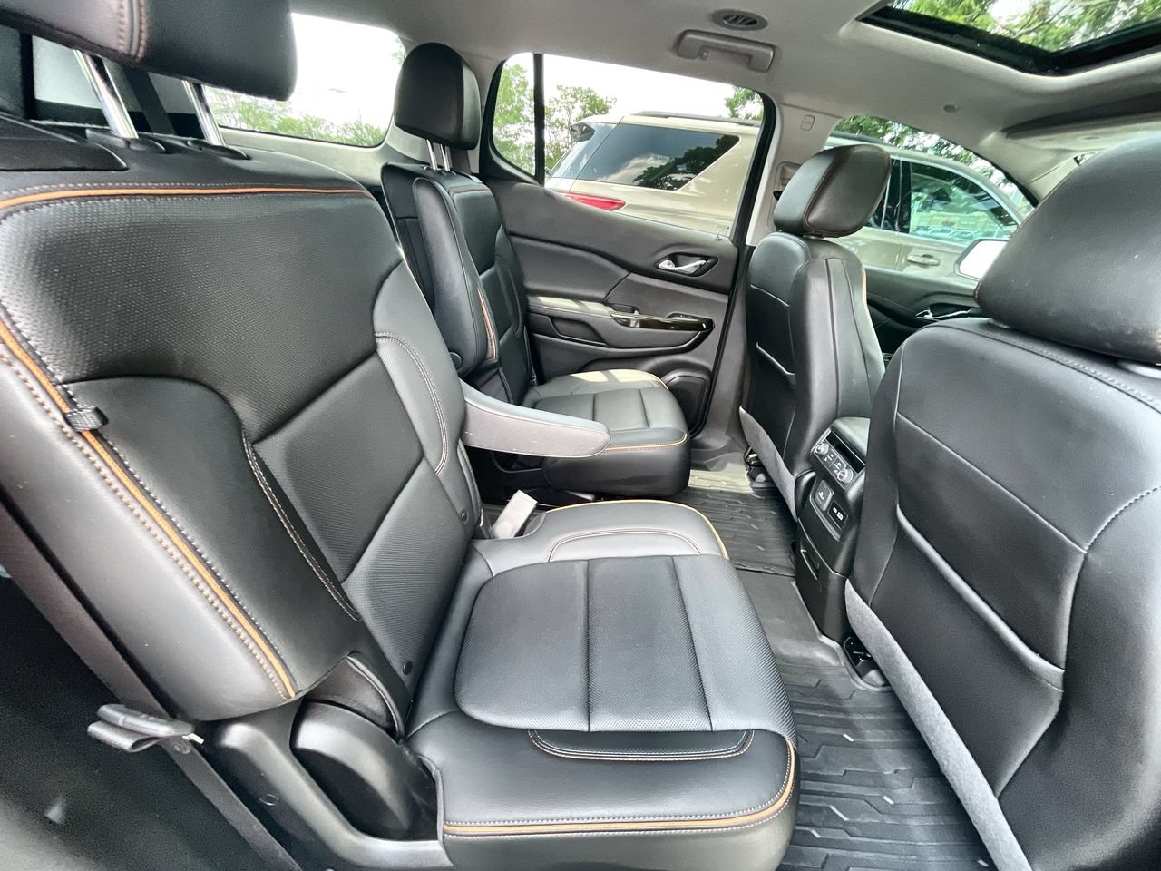 Used 2023 GMC Acadia AT4 w/ Technology Package AWD/4WD image 27