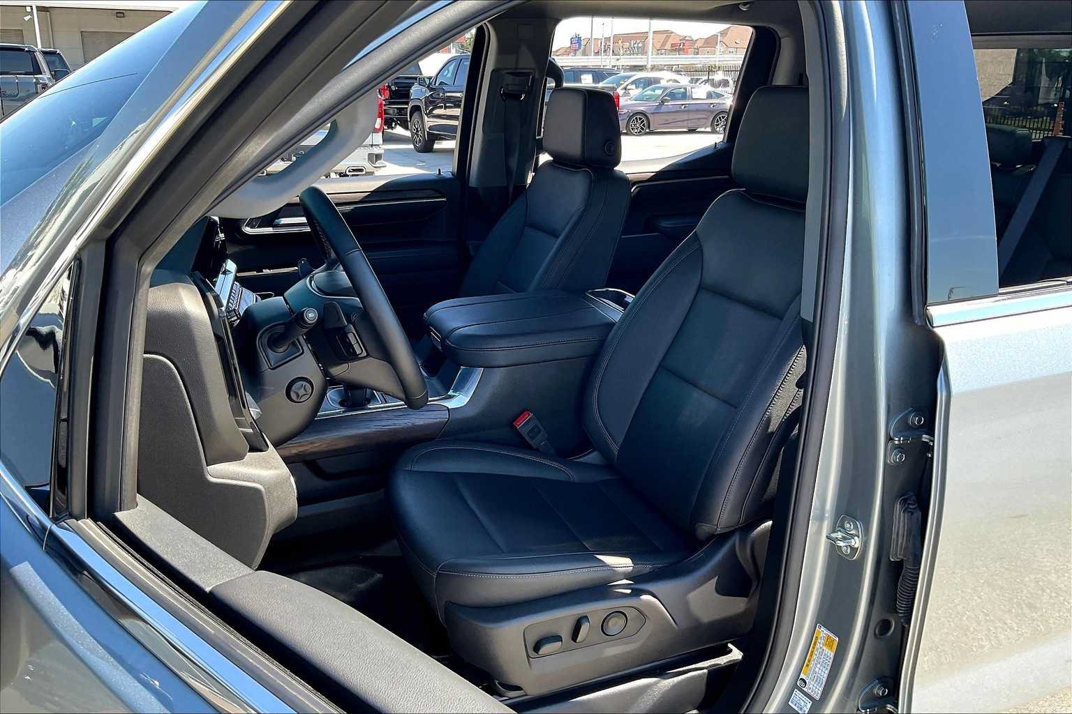 Used 2025 GMC Sierra 1500 SLT AWD/4WD image 8