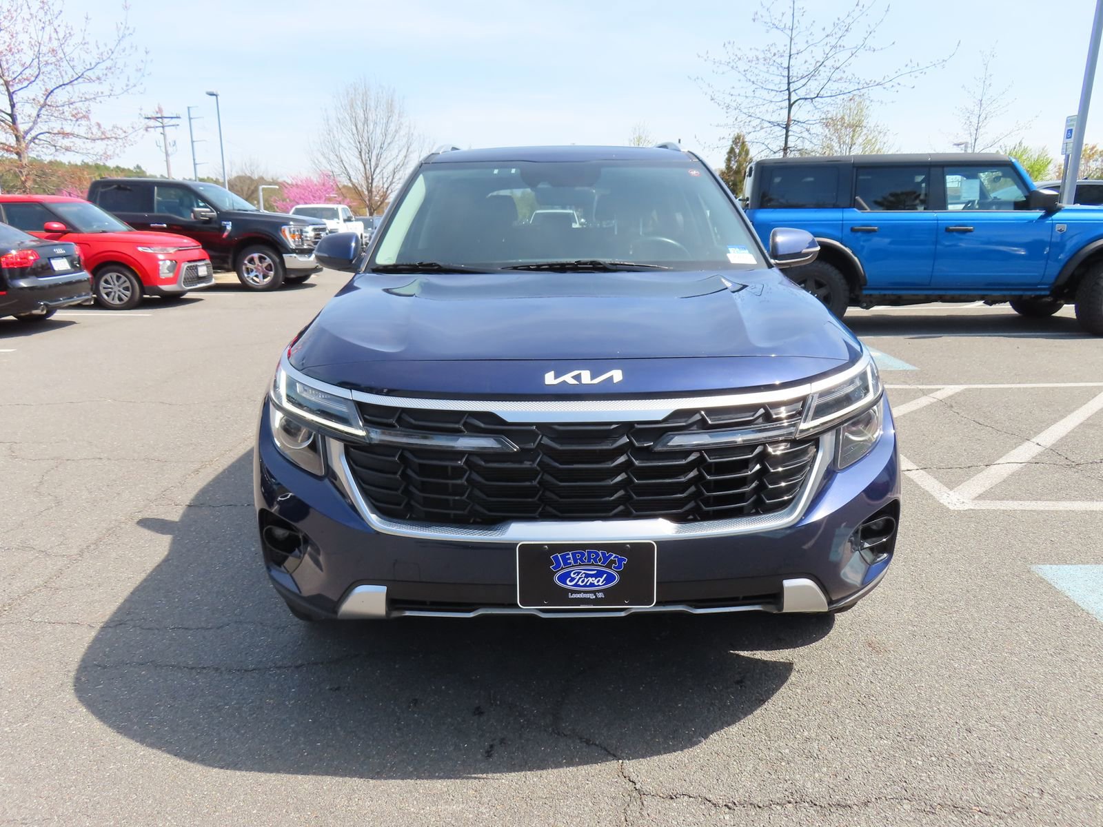 Used 2024 Kia Seltos EX image 2