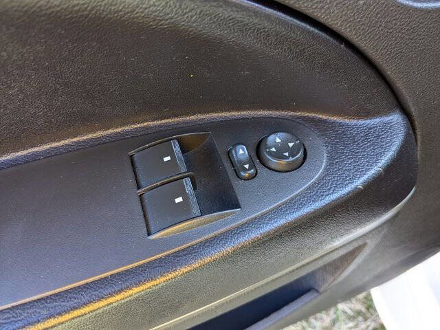 Used 2010 Chevrolet HHR LS image 14