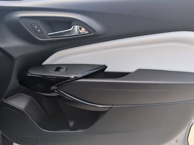 Used 2025 Chevrolet Trax LT w/ LT Convenience Package FWD image 32