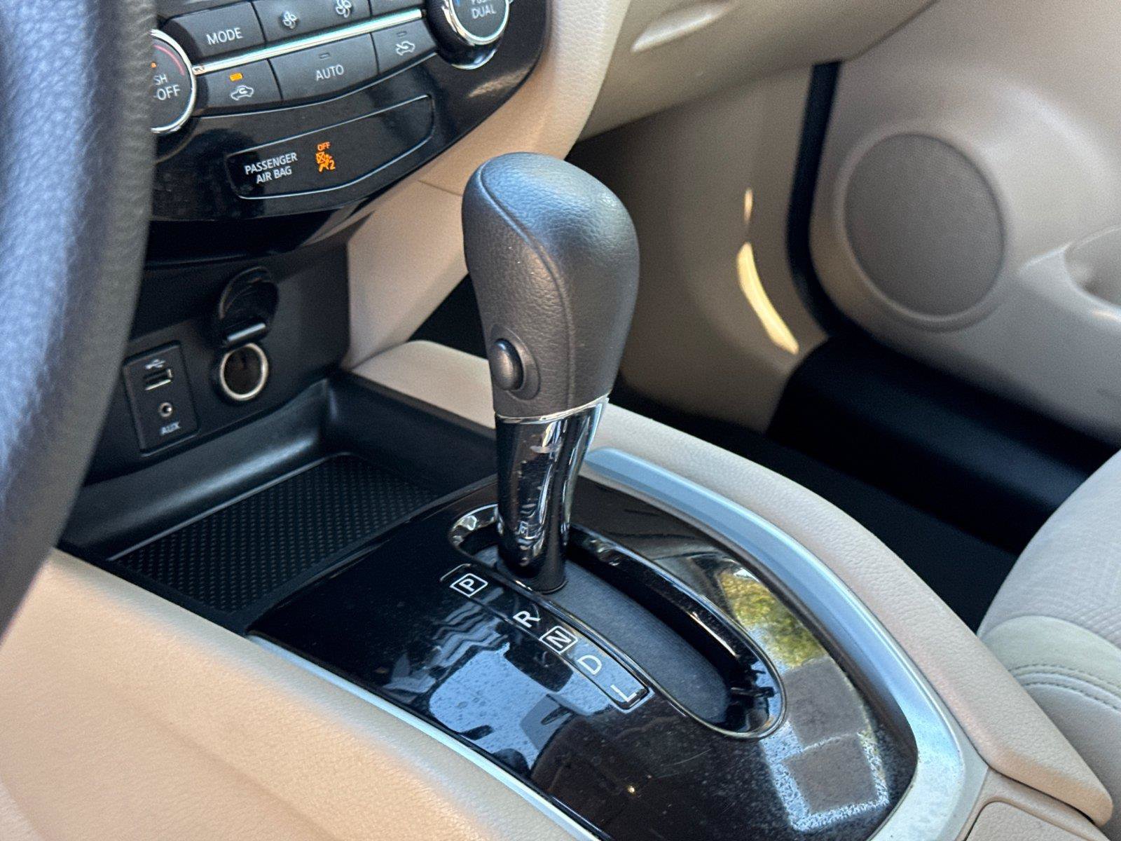 Used 2016 Nissan Rogue SV FWD image 26