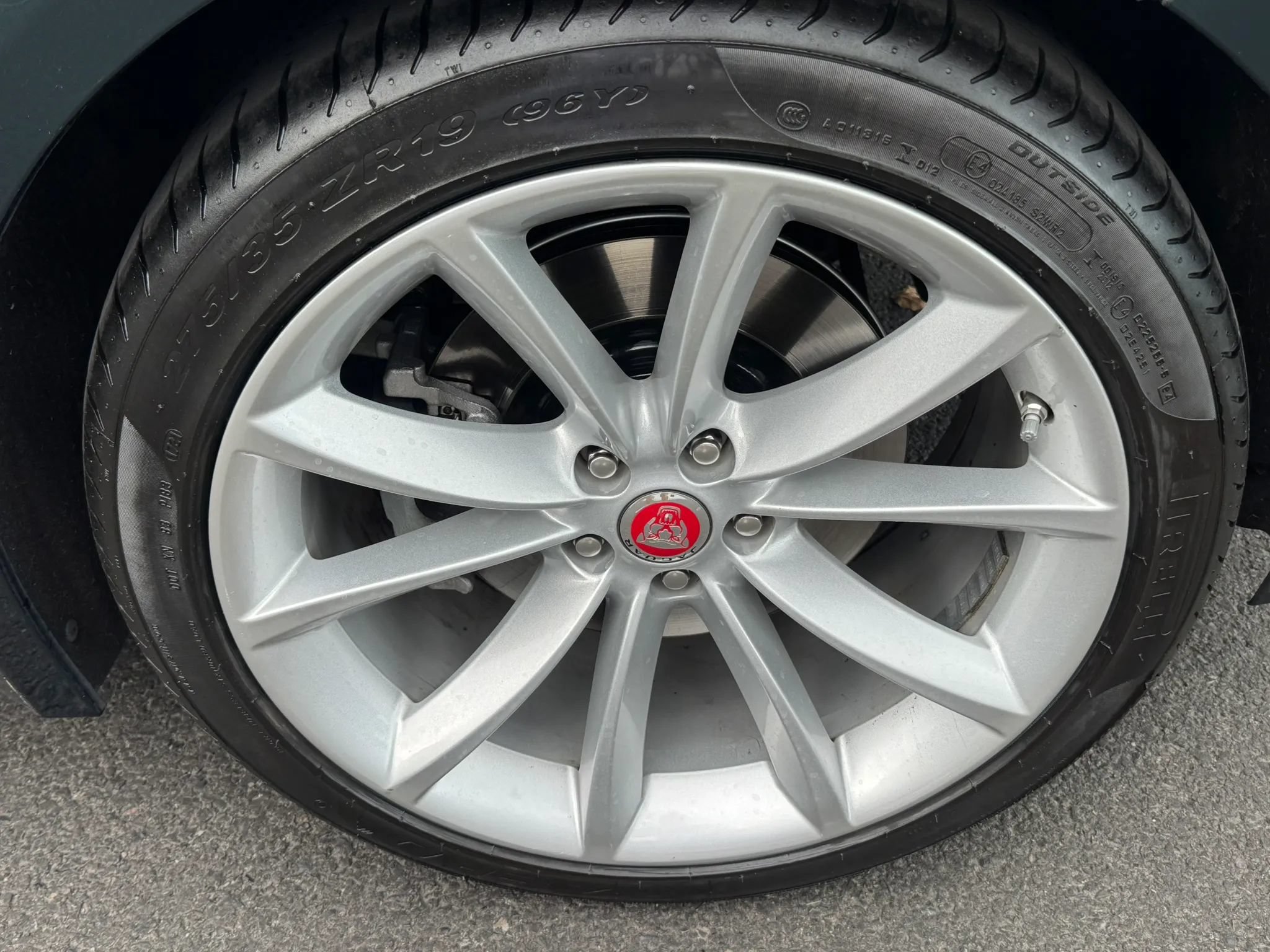 Used 2018 Jaguar F-TYPE Coupe RWD image 13
