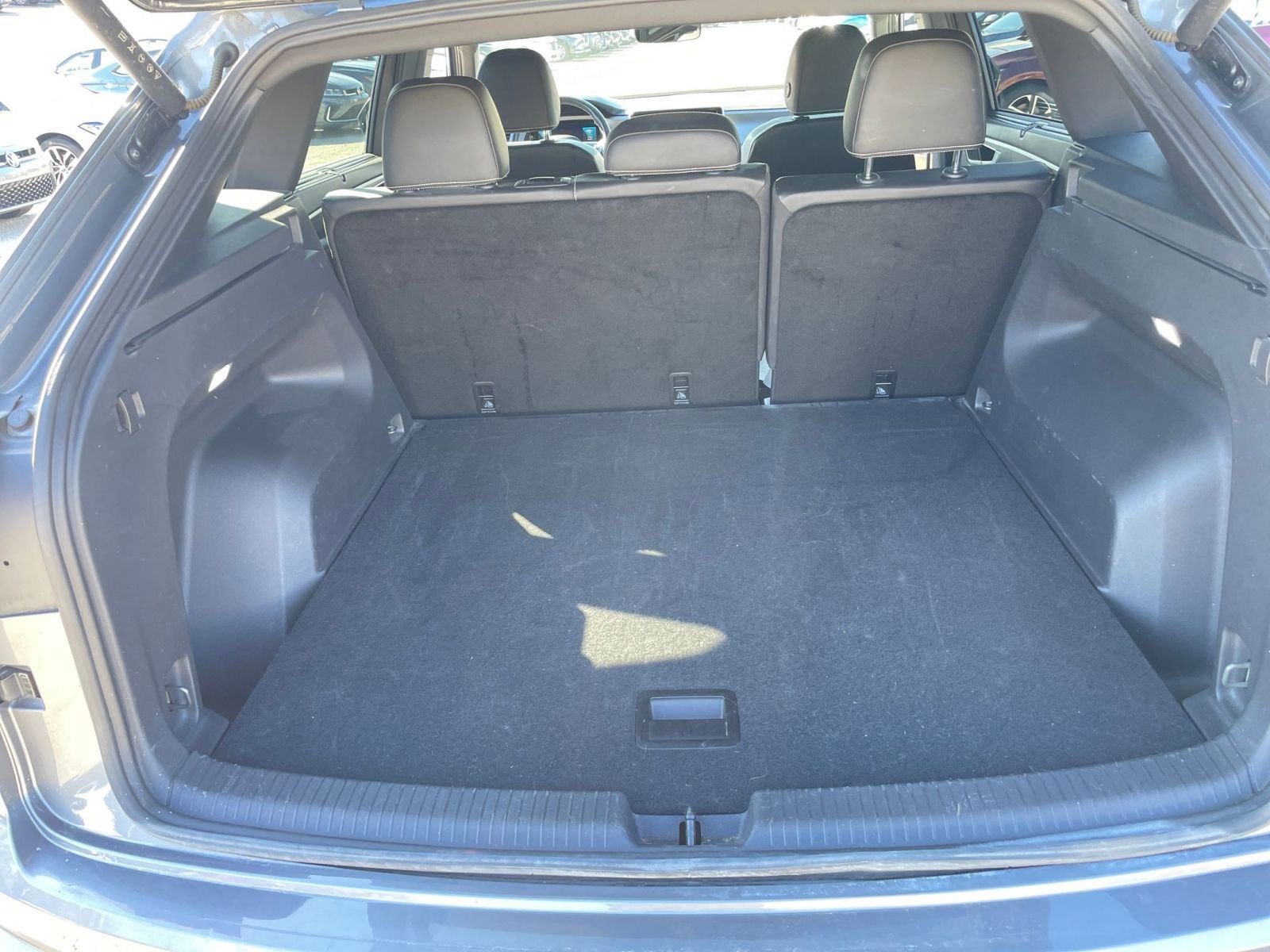 Used 2025 Volkswagen Atlas Cross Sport SE image 31