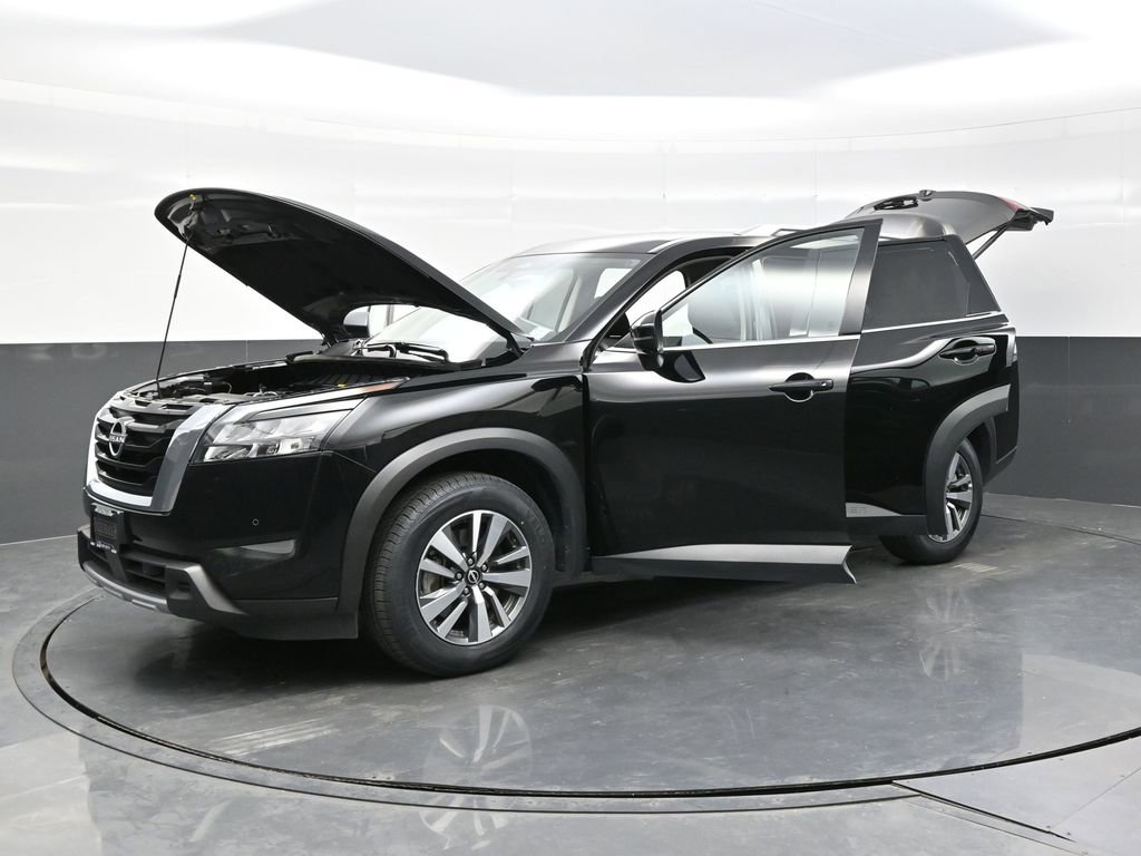 Used 2025 Nissan Pathfinder SL image 52