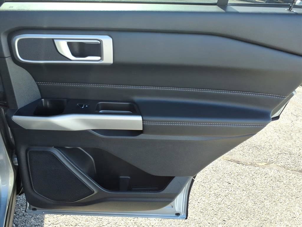 Used 2023 Ford Explorer XLT image 16