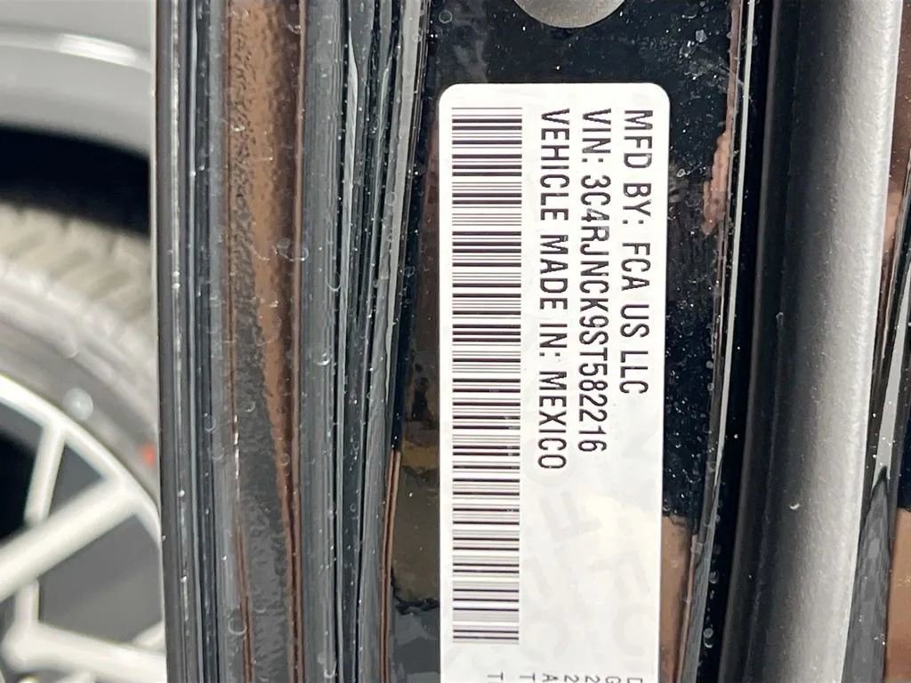 Used 2025 Jeep Wagoneer S Limited image 34