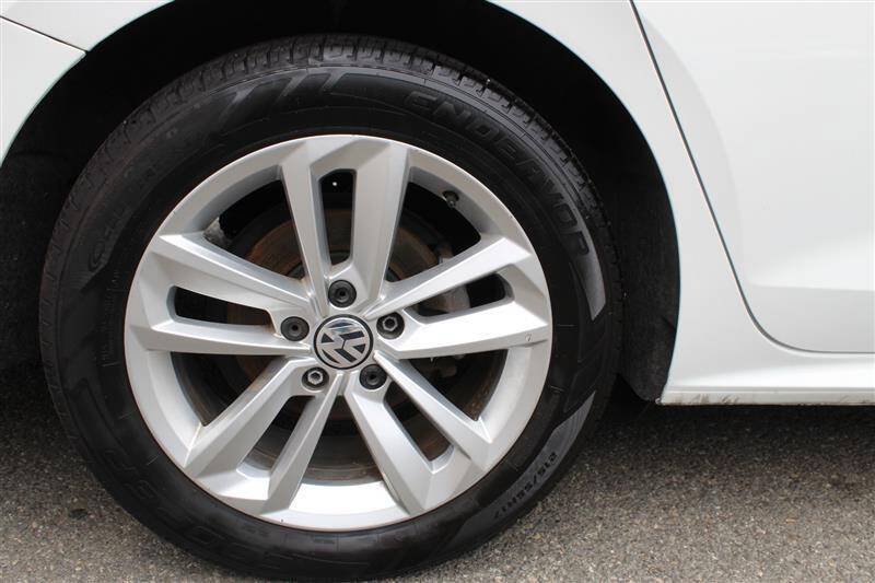 Used 2020 Volkswagen Passat 2.0T SE FWD image 9