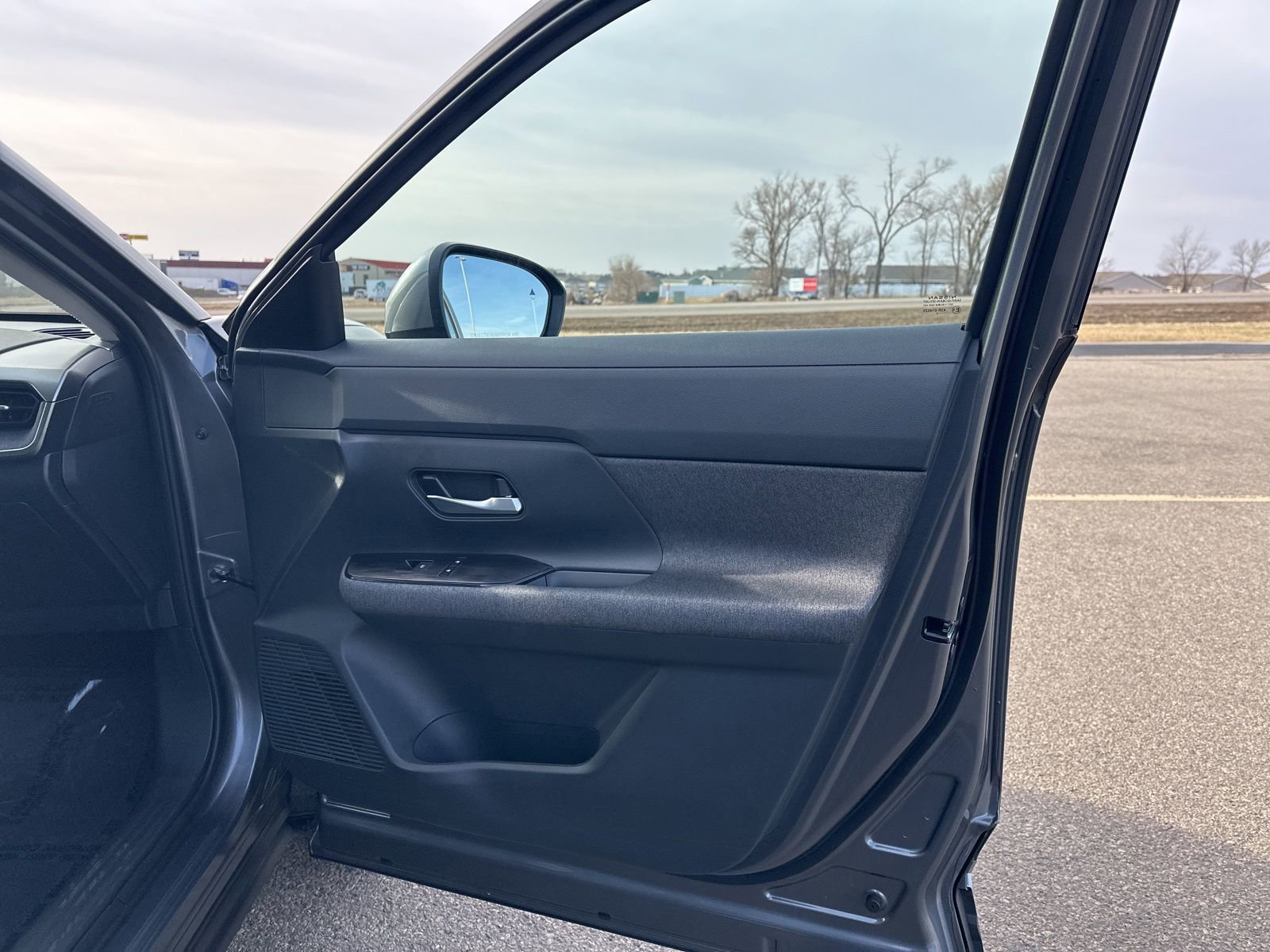 Used 2025 Nissan Kicks SV image 33