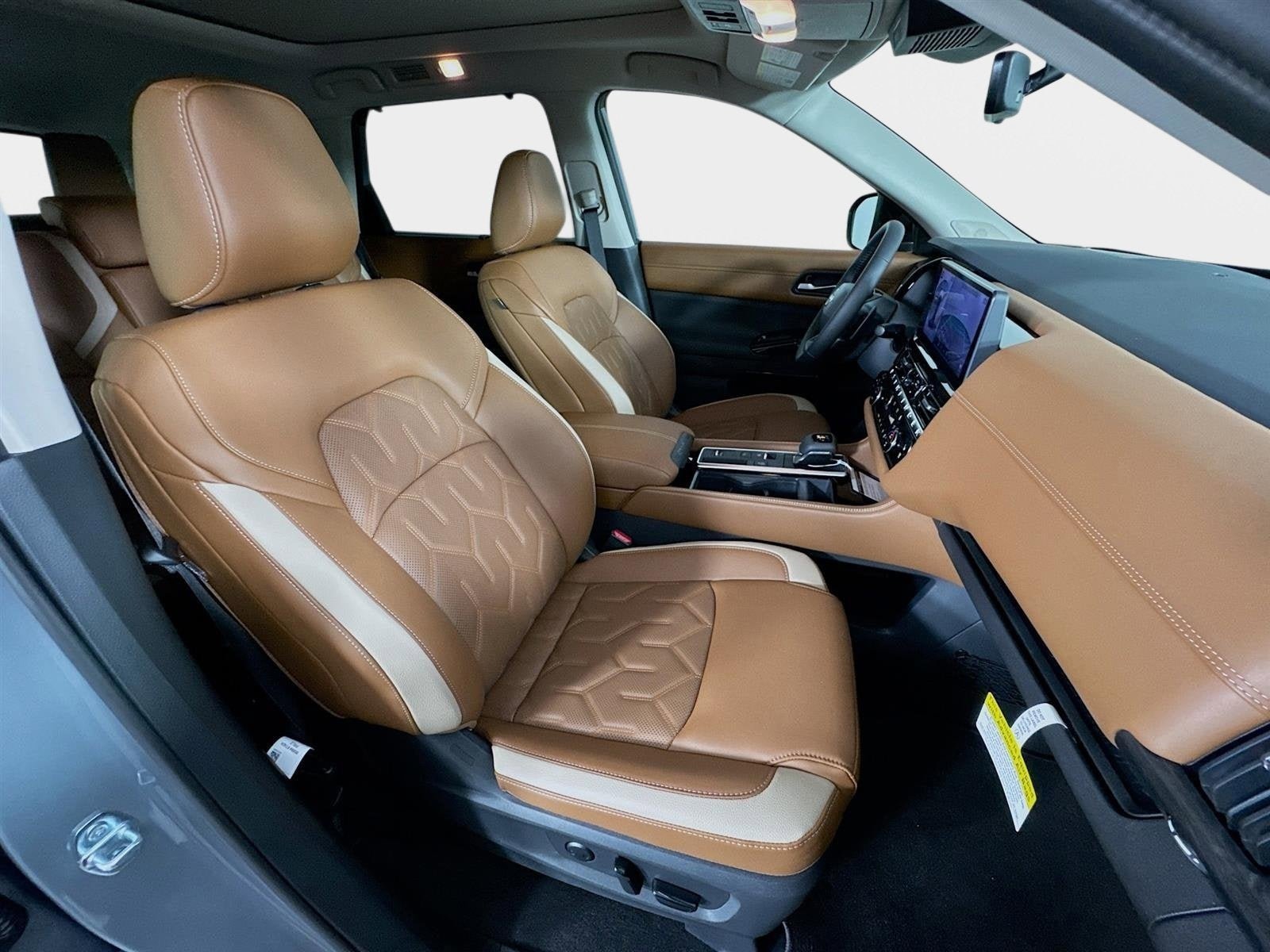 New 2026 Nissan Pathfinder Platinum image 28
