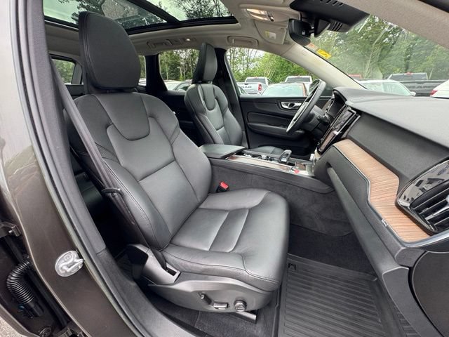Used 2022 Volvo XC60 B5 Momentum w/ Climate Package AWD/4WD image 28