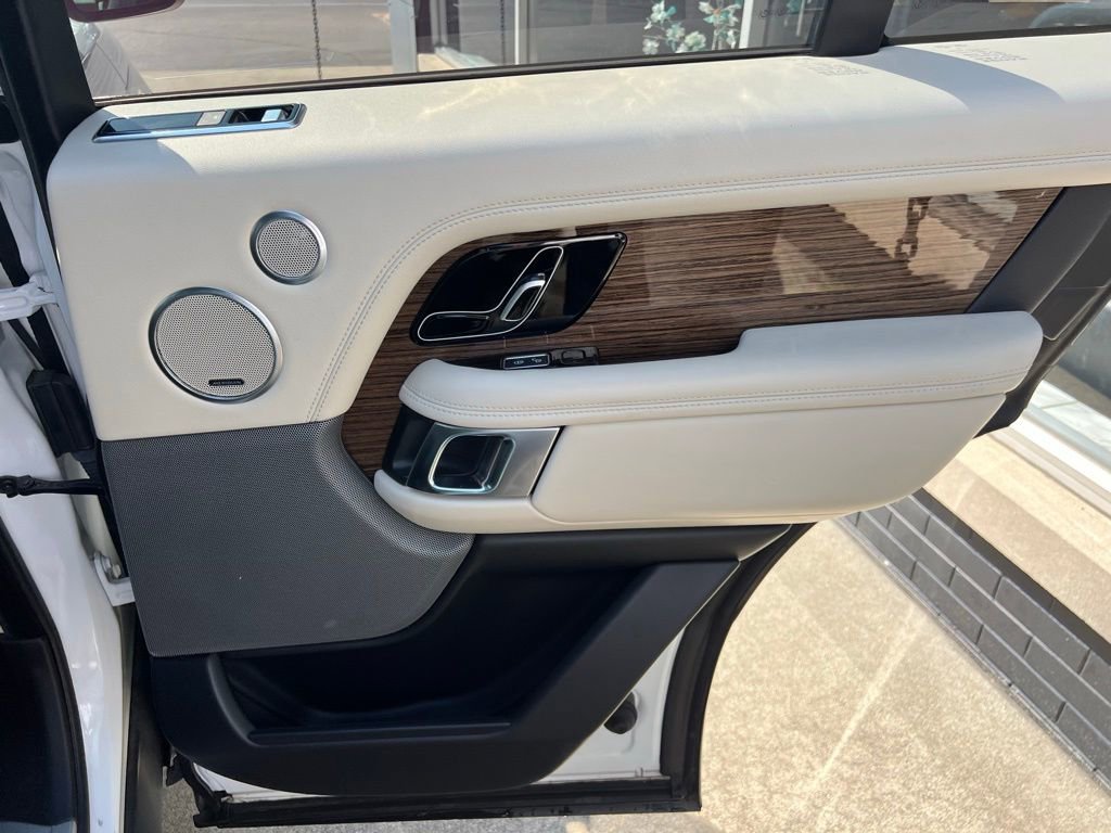 Used 2018 Land Rover Range Rover HSE image 25