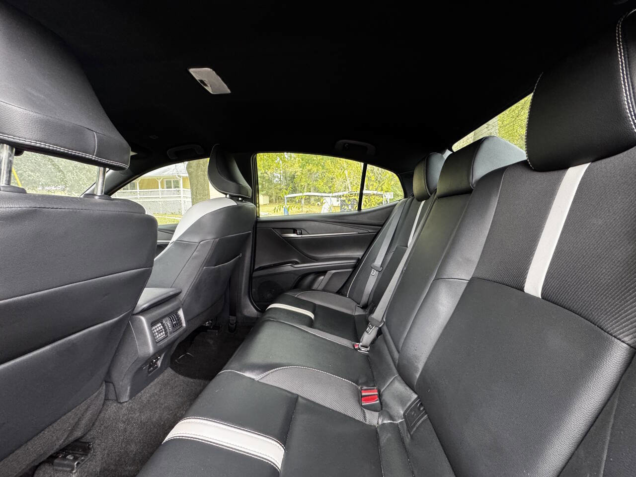 Used 2025 Toyota Camry SE image 12