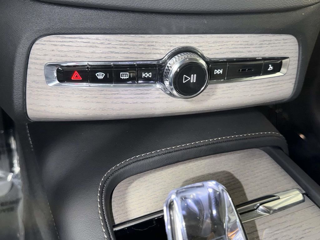 Used 2024 Volvo XC60 B5 Plus w/ Climate Package AWD/4WD image 25