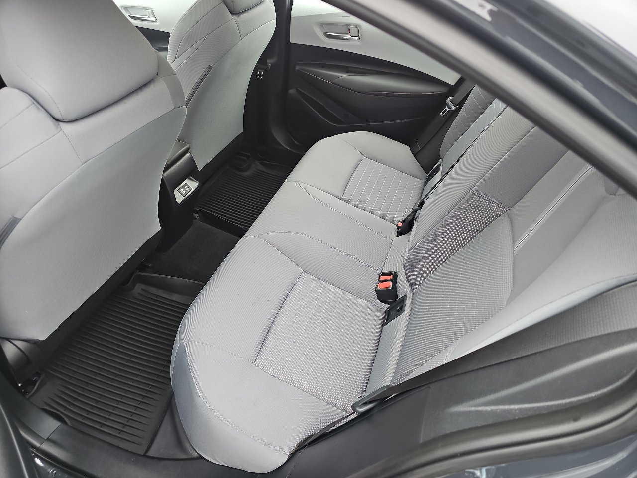 Used 2025 Toyota Corolla SE w/ SE Premium Package image 10