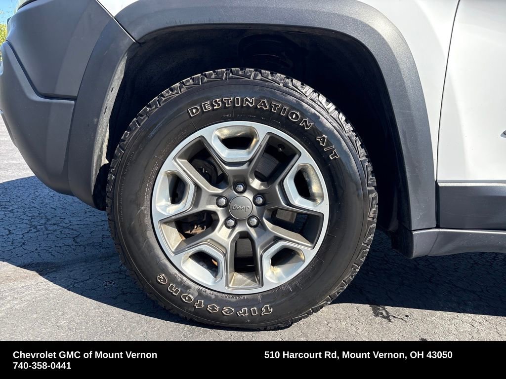 Used 2019 Jeep Cherokee Trailhawk image 25