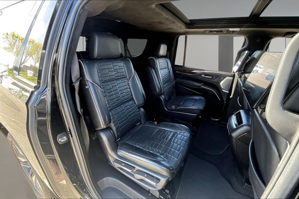 Used 2021 Cadillac Escalade ESV Sport Platinum w/ LPO, ONYX Package AWD/4WD image 29