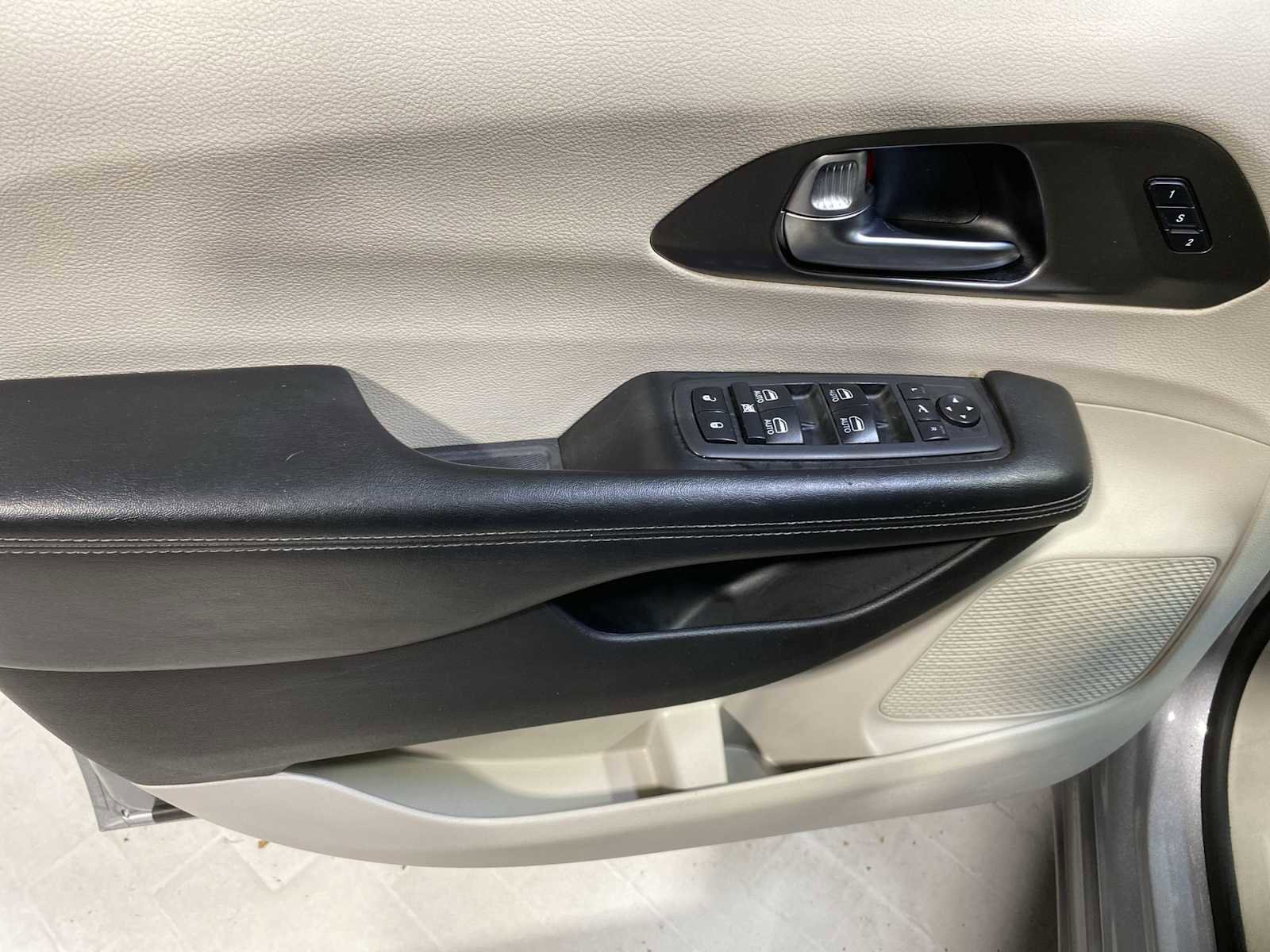 Used 2019 Chrysler Pacifica Limited image 24