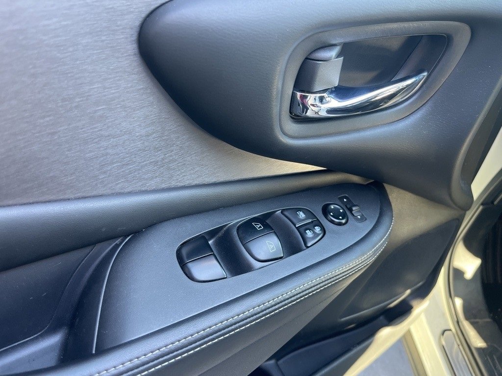 Used 2020 Nissan Murano SV w/ Premium Package image 12