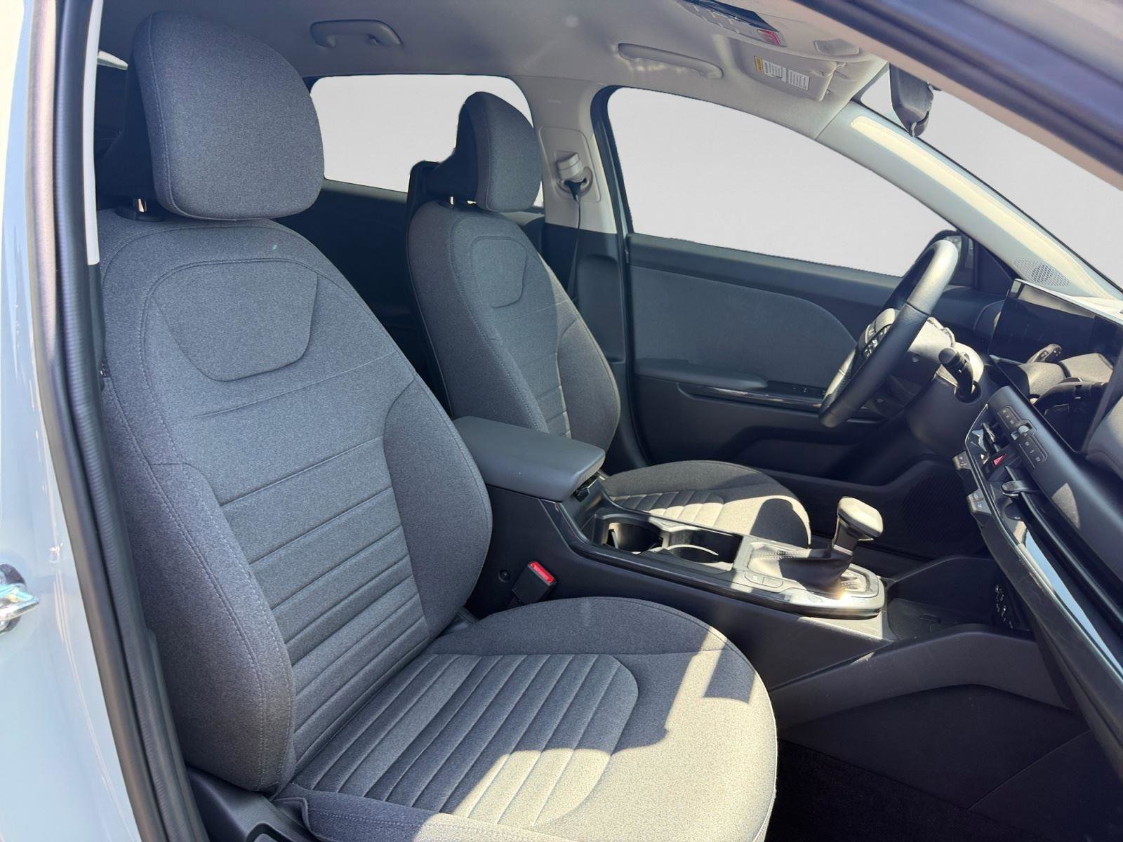 Used 2025 Kia K4 EX FWD image 11