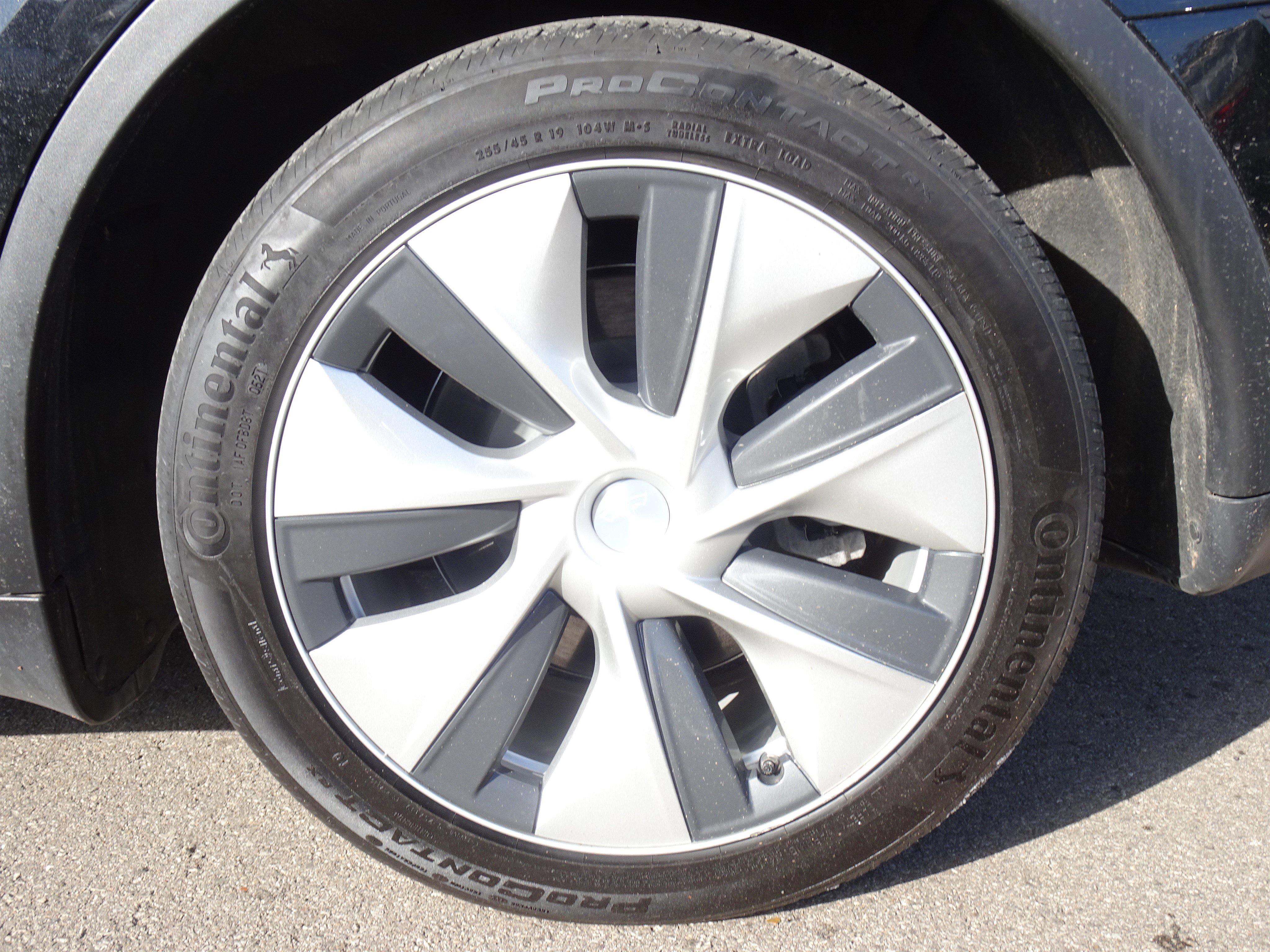 Used 2021 Tesla Model Y Long Range image 25